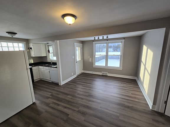 4th image of 228 Pattison St