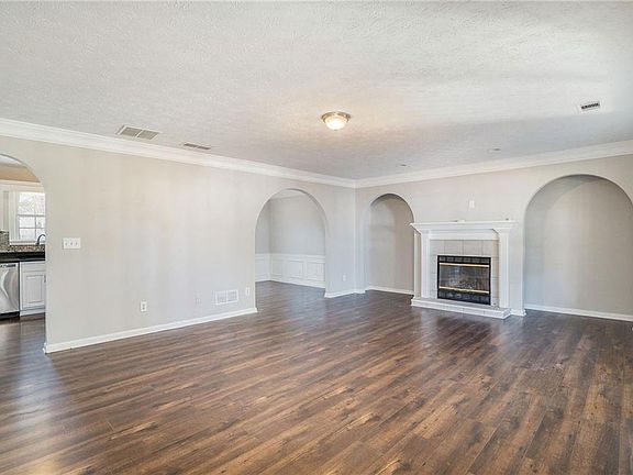 5th image of 590 Weeping Willow Dr