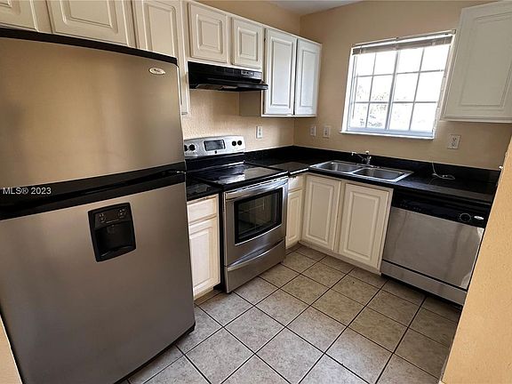 5th image of 2040 NE 167th St #3-128