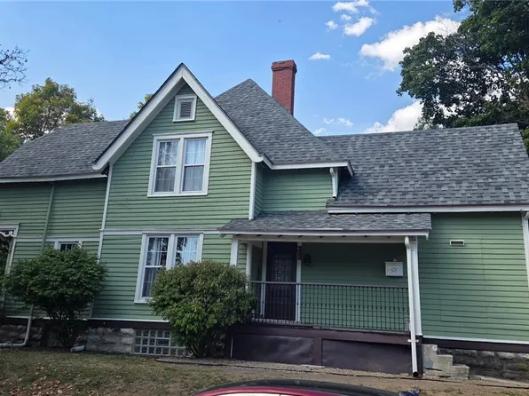 211 E McKinley St, Brookville, OH 45309