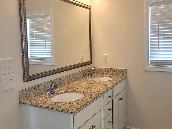 4th image of 129 Weaver Way