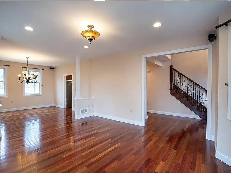 120 Meadowview Dr — Photo 6