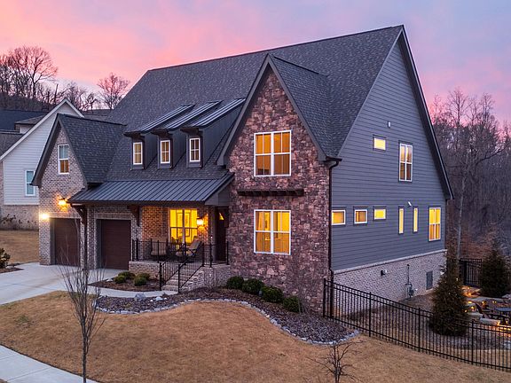 2nd image of 570 Sun Valley Rd