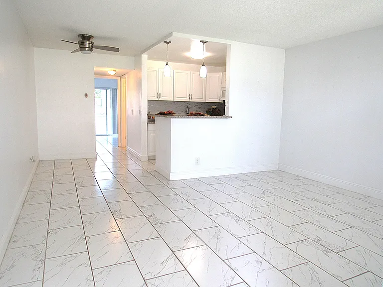 76 Cambridge Rd E #D — Photo 2