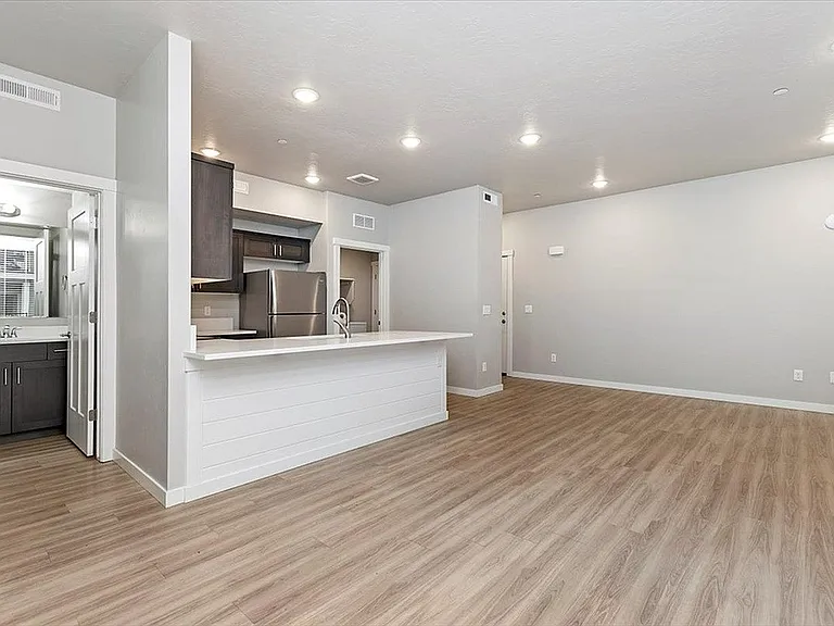Latitude 40 One Bedroom Kitchen