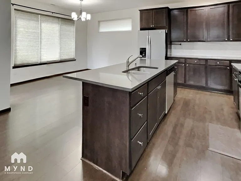 2753 S 124th Ln — Photo 6