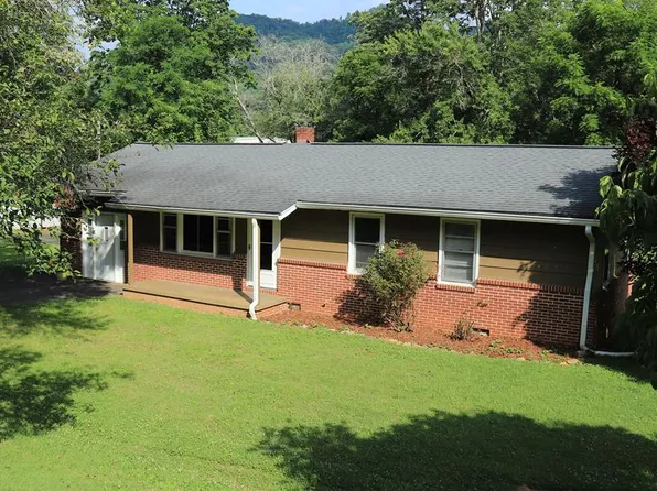 387 Scotts Creek Rd, Sylva, NC 28779