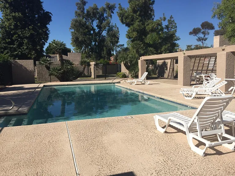 2301 S Grandview Ave — Photo 22