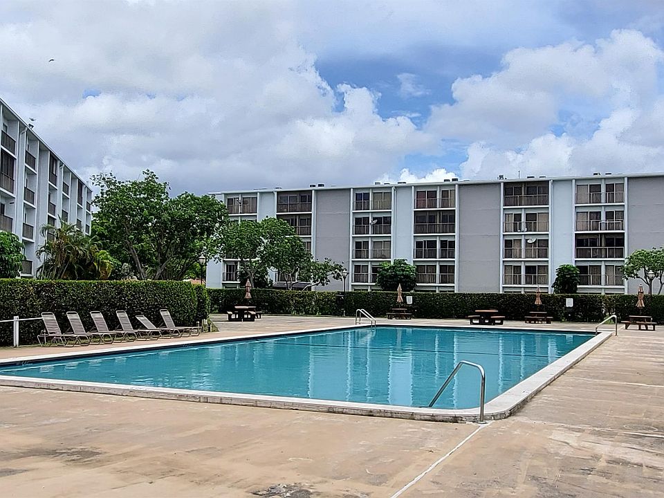 1st image of 8540 N Sherman Cir Unit 504-1
