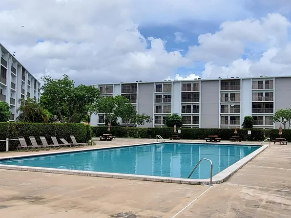 8540 N Sherman Cir, Hollywood, FL