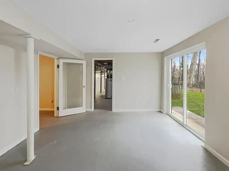 310 Foxcroft Dr — Photo 12