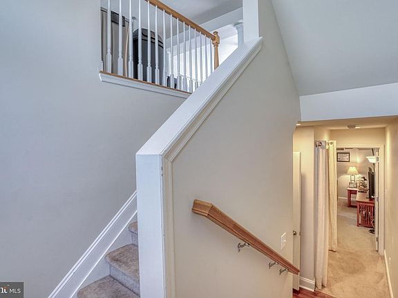 3rd image of 225 Thornton St