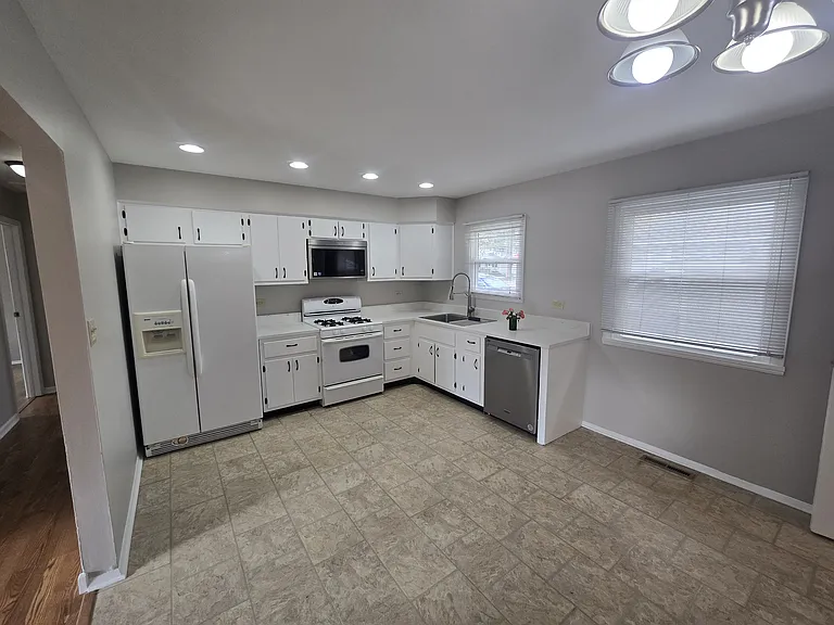 426 N Lord Ave — Photo 4