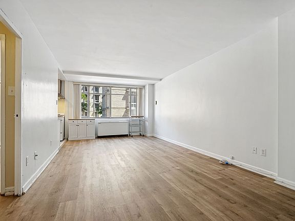 3rd image of 940 25th St NW #107
