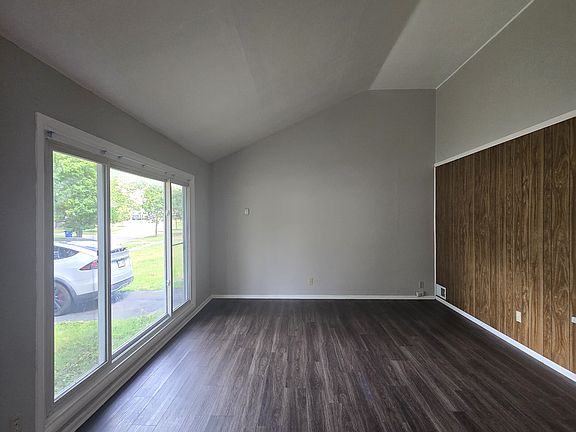 2nd image of 1184 Manfeld Dr