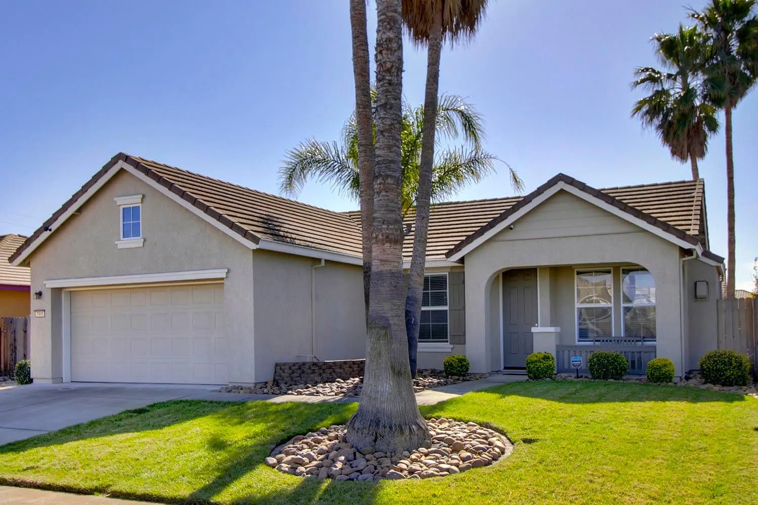 7990 Roseview Way photo 1