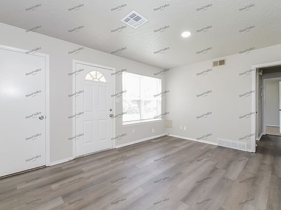 3rd image of 3813 Parkwoods Ln