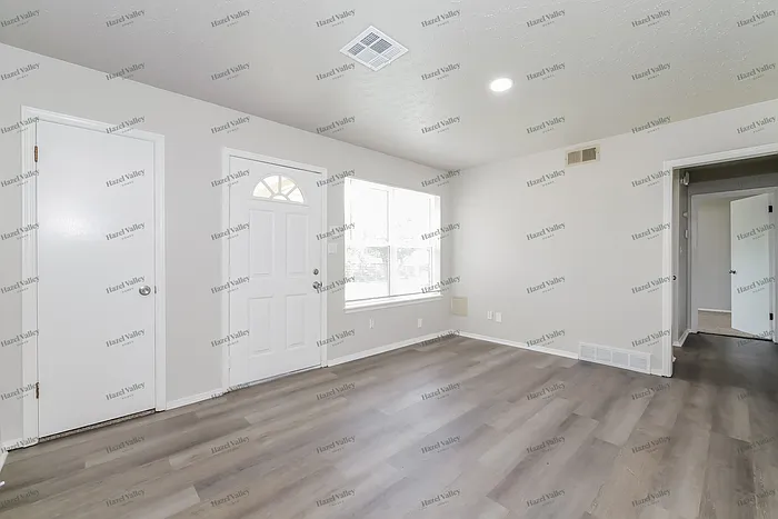 3813 Parkwoods Ln — Photo 3