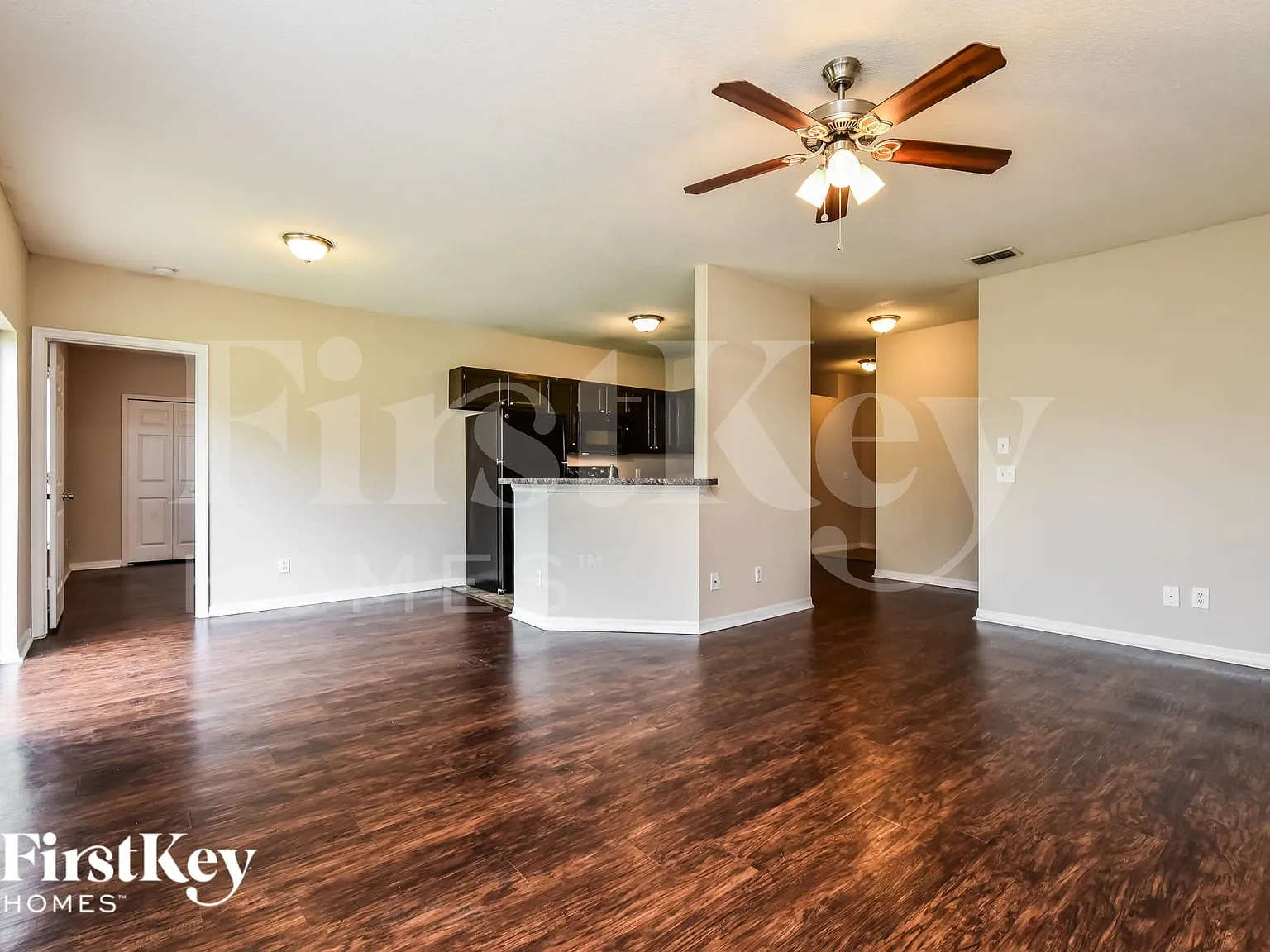 4 bed, 2.0 bath, 1400 sqft, $1,910 — Photo 2