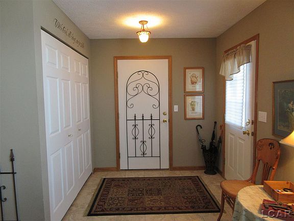 3rd image of 604 Carriage Dr