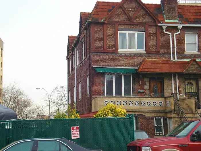 Building Photo 3