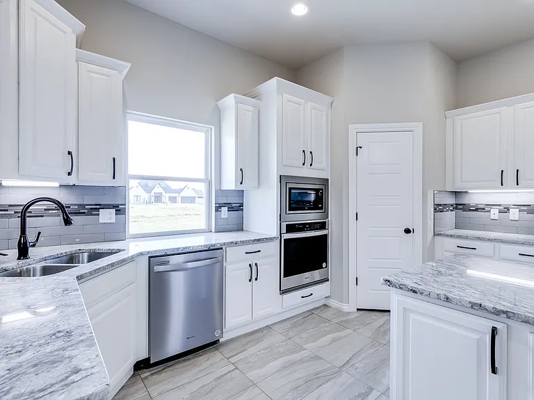 9209 SW 34th St — Photo 15