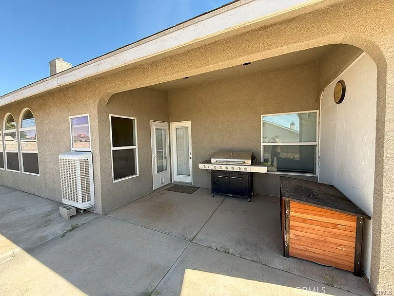 9425 Evelyn Ave — Photo 6