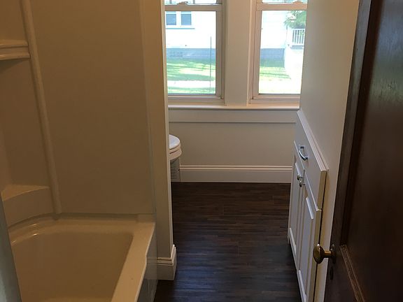 4th image of 601 N Brown St