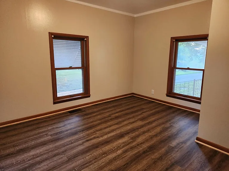 107 E Mockingbird Ln — Photo 18