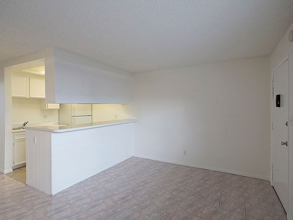 5th image of 3976 Illinois St APT 3