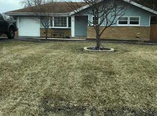 53 Hickory Dr, Lindenhurst, IL 60046