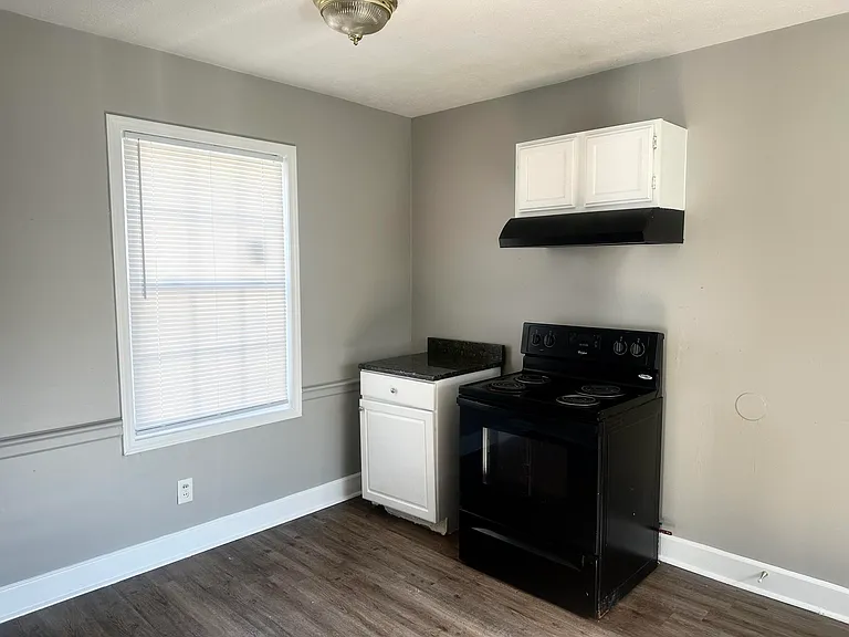 1685 N Forbes Rd — Photo 3
