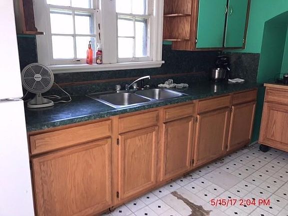 3rd image of 1244 Crosshall St