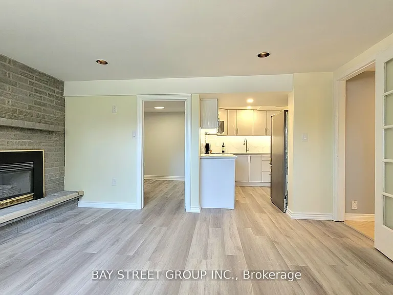 37 Sir Bodwin Pl #LOWER — Photo 6