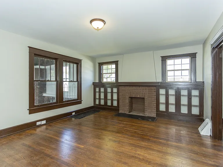 2715 Avenue H — Photo 6