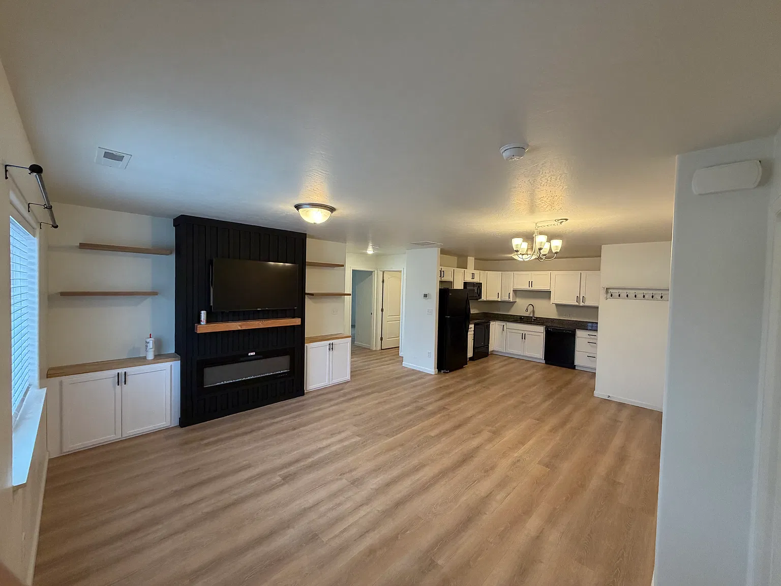 3 bed, 1135 sqft, $2,100 — Photo 2