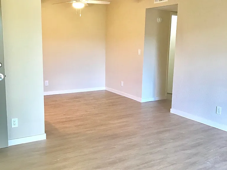 Muir Park Condos — Photo 4