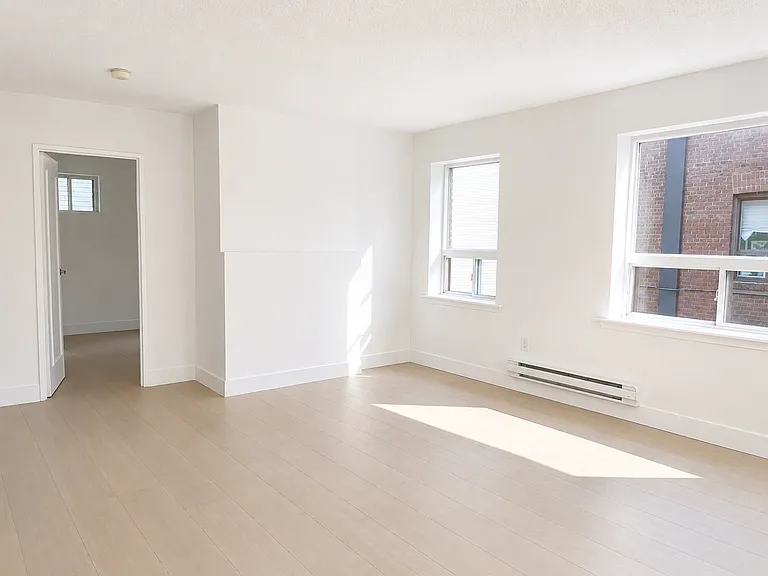2373 Bloor St W — Photo 10