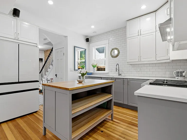774 N Lafayette St — Photo 10