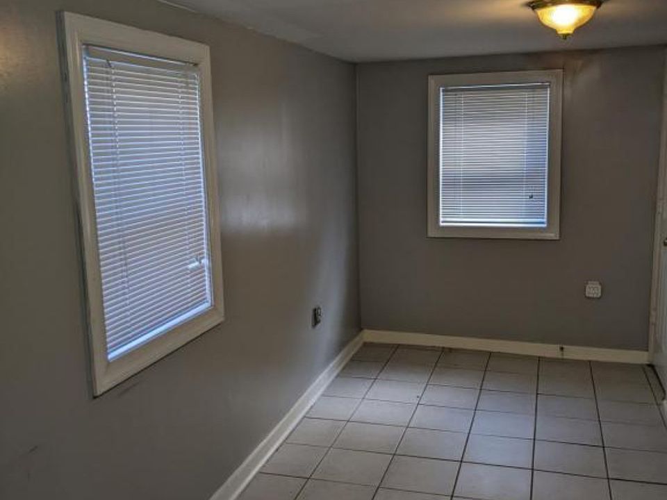 2nd image of 2406A Paulsen St #A