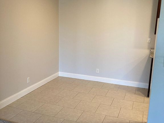 5th image of 10-5120 Emerald Dr #21