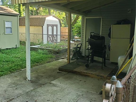 3rd image of 5810 Layton St
