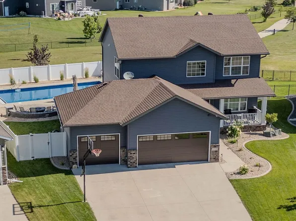 252 30th Ave E, West Fargo, ND 58078