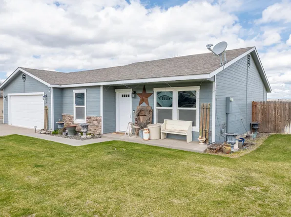 208 SW Malibu Dr, Prosser, WA 99350