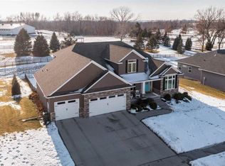 6901 Cottage Ridge Ct NE, Cedar Rapids, IA 52411