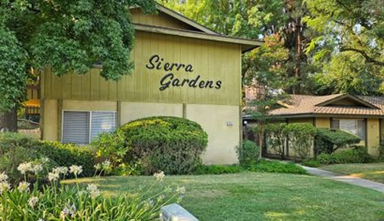 Sierra Gardens — Photo 1
