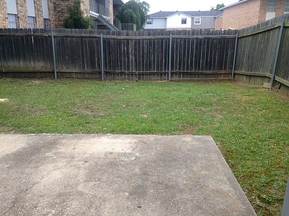 2nd image of 903 Parkwood Dr APT 203