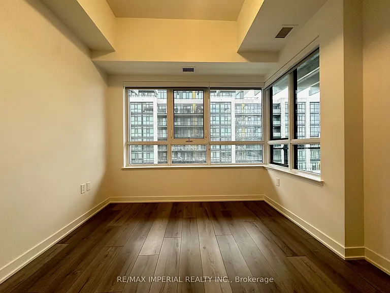 395 Dundas St W #523 — Photo 16