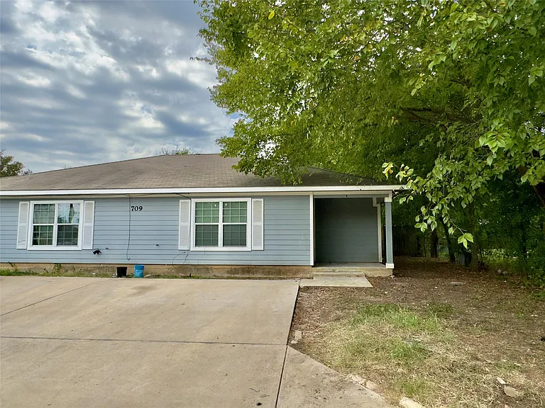709 San Saba St #A — Photo 3