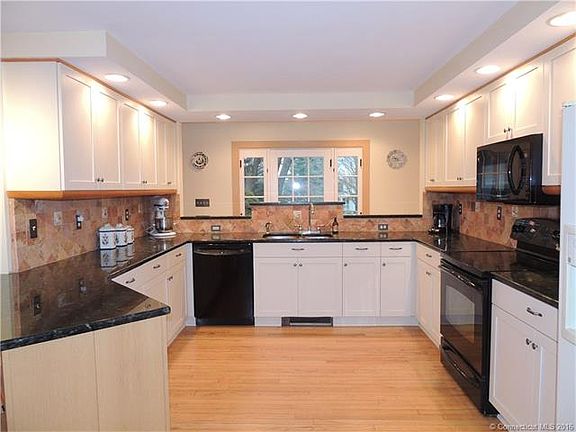 Cook's kitchen w/granite c...